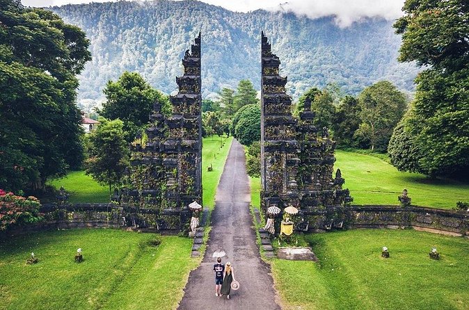 Tanah Lot - Jatiluwih (UNESCO) - Bedugul and Ulun Danu Temple Tour - Handara Iconic Gate: your signature photo stop