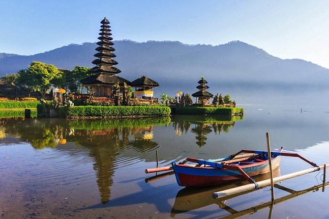 Tanah Lot - Jatiluwih (UNESCO) - Bedugul and Ulun Danu Temple Tour - Tanah Lot Temple: the sea temple on a big rock