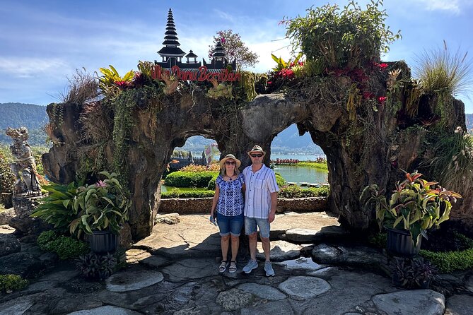 Tanah Lot Tour & North Bali Tour : All-Inclusive Best Experience - Wanagiri Twin Lakes viewpoint, short stop, big reward