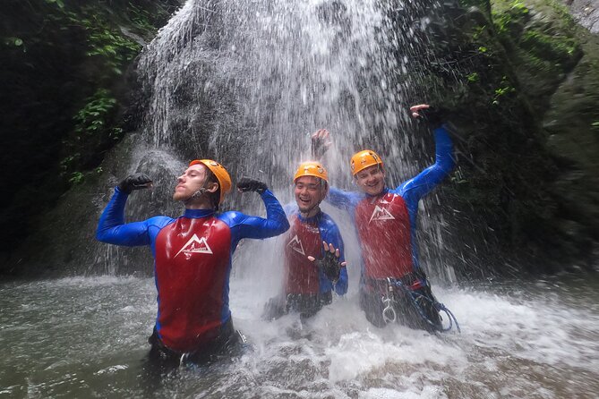 The Natural Canyoning in Alam Canyon - Inside the canyon: upper section rappels and the sunny warm-up