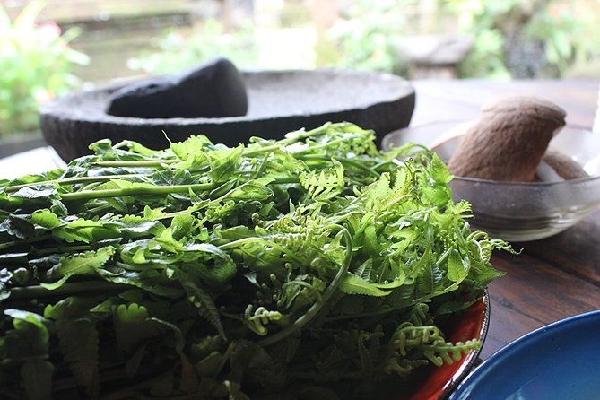 Traditional Balinese Meal in Ubud in Dewa's Family Village Home - The spice and fruit stop: what you learn before the food arrives