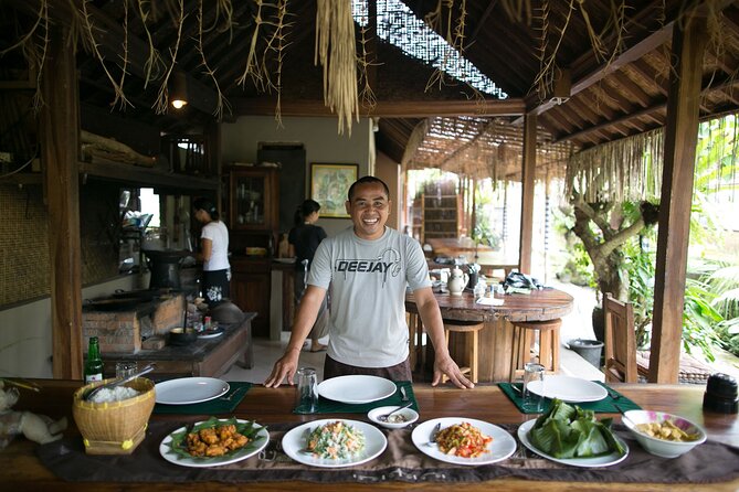 Traditional Balinese Meal in Ubud in Dewa's Family Village Home - Ubud pickup, meeting point, and how the 2-hour plan flows