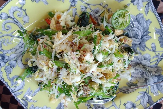 Traditional Tempeh Making & Cooking Balinese Cuisine - Balinese spices and the working rhythm of the kitchen