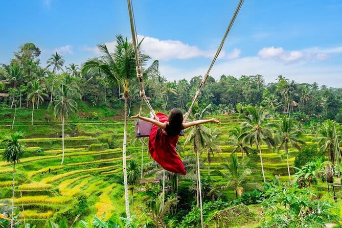Ubud All-Inclusive Tour with Swing and Lunch - Celuk Village: the silver village at work