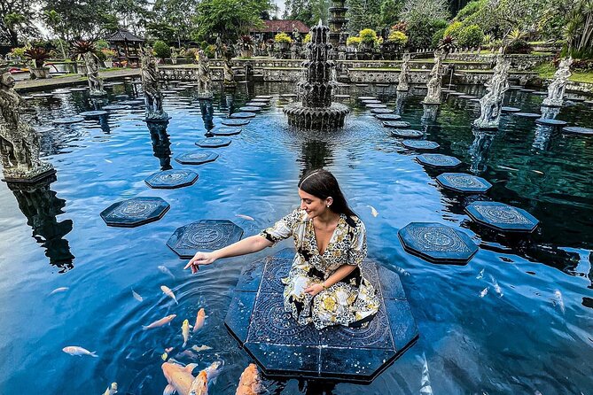 Ubud Bali Driver ( Bali Custom Tour ) - Sacred Monkey Forest Sanctuary: impressive animals, real safety rules