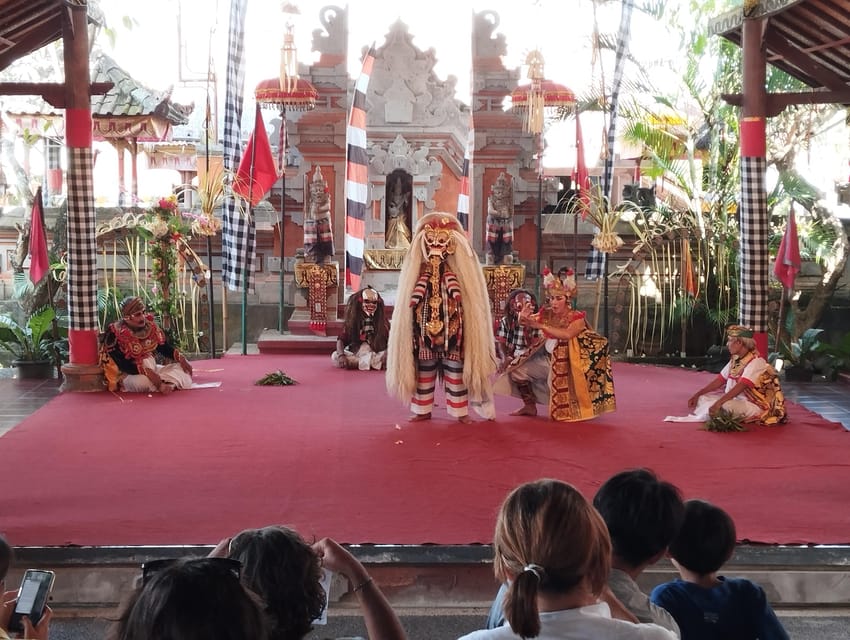 Ubud: Barong Dance and Keris Cultural Dance Show Tickets - What makes the show feel real: gamelan music and costume work