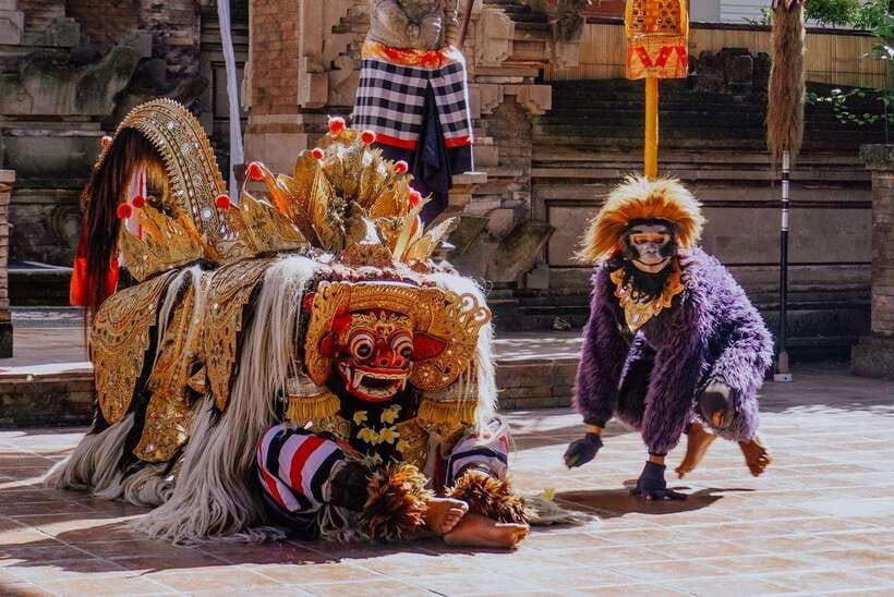 Ubud: Barong Dance and Keris Cultural Dance Show Tickets - Family-friendly watching, but plan for the awkward moments