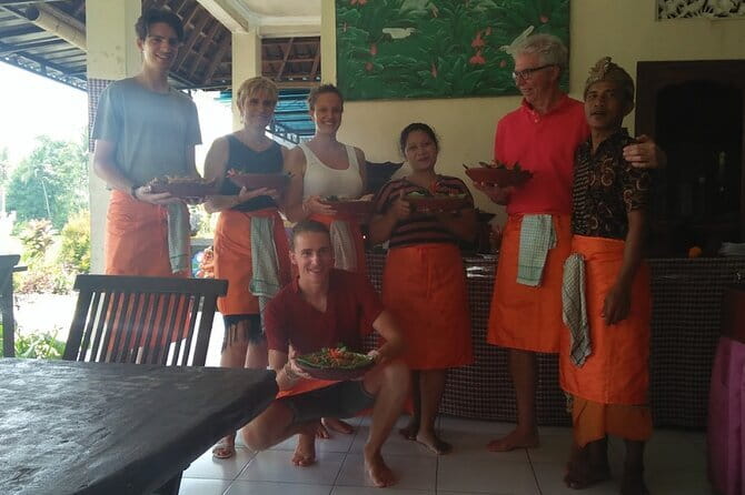 Ubud Cooking Class with Optional Market Visit Pickup Included - In the Kitchen With an English-Speaking Chef, How the Cooking Portion Works