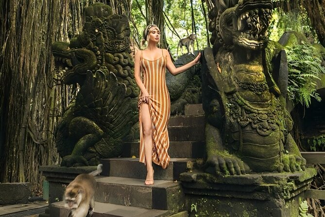 Ubud Day Tour: Sacred Monkey Forest, Tegenungan Waterfall, Rice Terrace - Ubud Traditional Art Market and Ubud Palace: culture plus shopping time