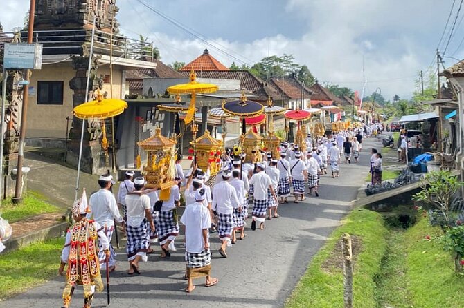 Ubud: Downhill Cycling with Volcano, Rice Terraces and Meal - Banjar Laplapan lunch: Indonesian comfort food, sometimes buffet style