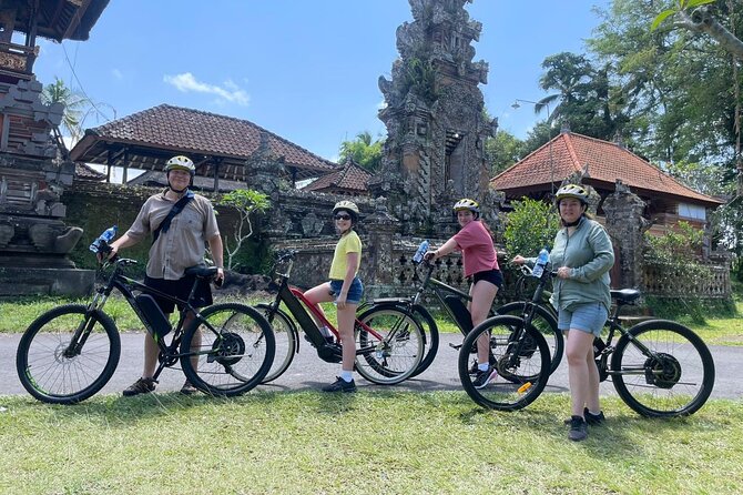 Ubud eBikes Tour to Tegallalang Rice Terrace - Stop 3: Tegallalang Rice Terrace, lunch with a view, and photo time
