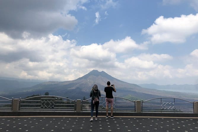Ubud: Holy Water Temple, Volcano View, Rice Terrace, MonkeyForest - Kintamani highland and Mount Batur viewpoint: the payoff moment