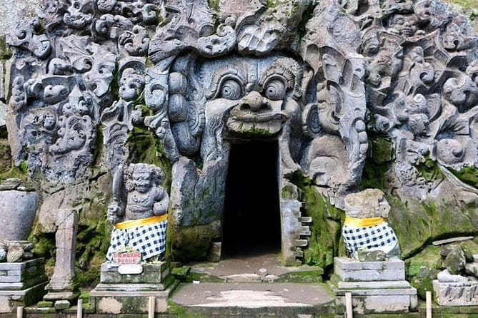 Ubud: Holy Water Temple, Volcano View, Rice Terrace, MonkeyForest - The first culture stop: Barong and Kris Dance in Ubud