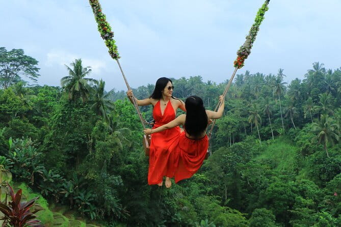 Ubud: Monkey Forest, Rice Terraces and Jungle Swing Tour - Tegalalang Rice Terrace: the views plus a short farmer-side walk