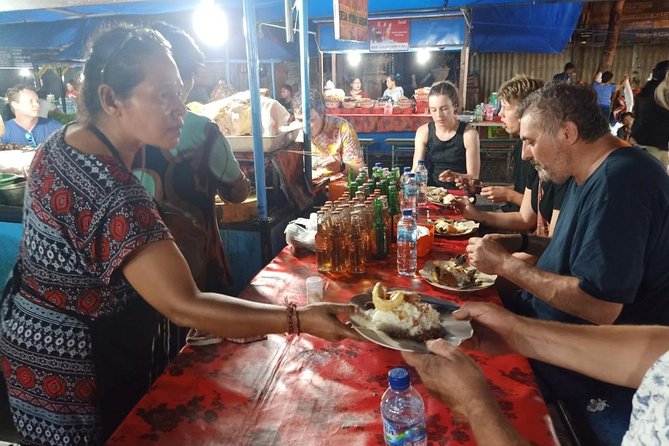 Ubud Night Traditional Market Food Tour - Megibung and Balinese cakes, the tasty setup before you walk