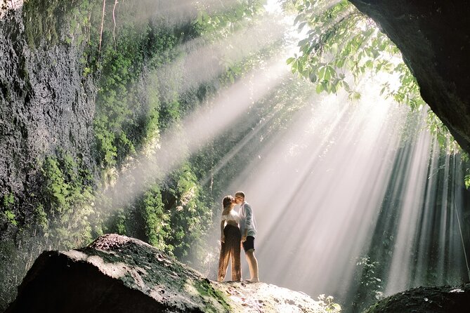 Ubud Tour with Monkey Forest Waterfalls Temples and More - Lunch at D Alas Warung: a planned reset in the middle of a long day