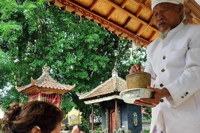 Ubud Yoga, Open Chakra Healing and Temple Spiritual Cleansing - Stop 1: Intuitive Flow Yoga Studio and 1.5 hours of nature yoga