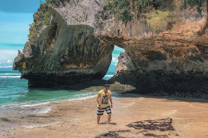 Uluwatu Instagram Tour: Unforgettable Beaches (Private & All-Inclusive) - Melasti Beach and Green Bowl Beach: Two Photo Targets With Different Reality