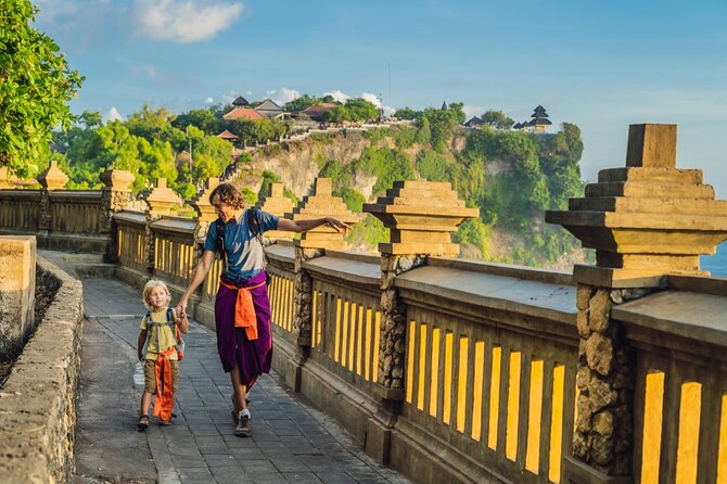 Uluwatu Sunset, Kecak Dance, and Dinner Jimbaran Beach - Stop 1: Uluwatu Temple and the monkey reality check