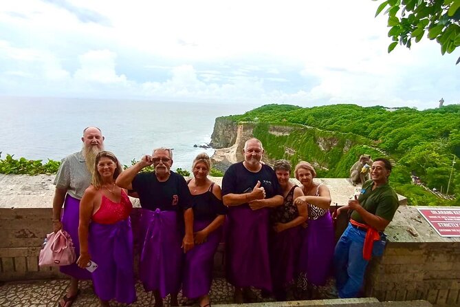Uluwatu Temple Entry and Kecak Fire Dance Ticket - Finding the best temple viewpoints and photo spots on a cliffside