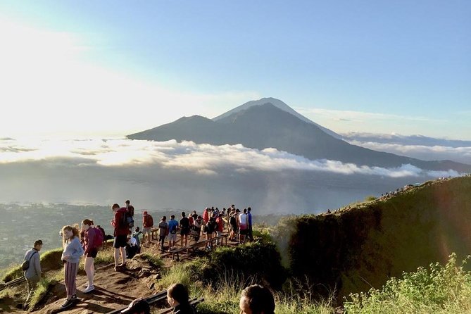 Watch the sunrise from the top of Mount Batur volcano - What to bring (so the cold trail does not beat you)
