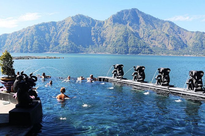 Wonderful 3 Days of Bali Private Guided Tour All Inclusive - Day 2: Taman Ayun, Tanah Lot at the coast, and Uluwatu with Kecak dance